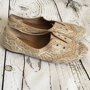 Beige Lacey flats Women’s size 8.5